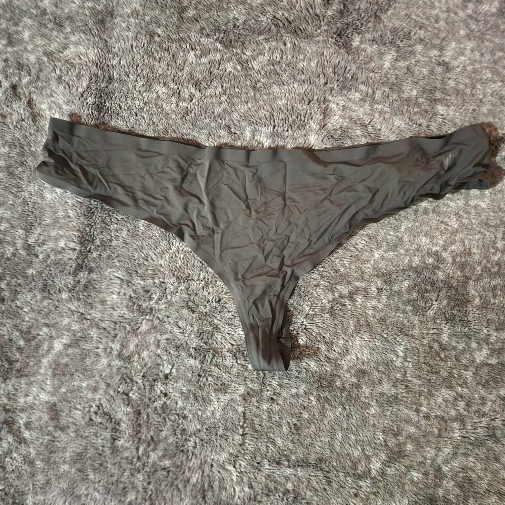 YITTY Black Thong